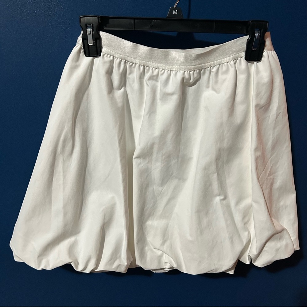 Wild Fable Ladies’ Size Medium NWT White Bubble Mini Skirt Lined Elastic Waist